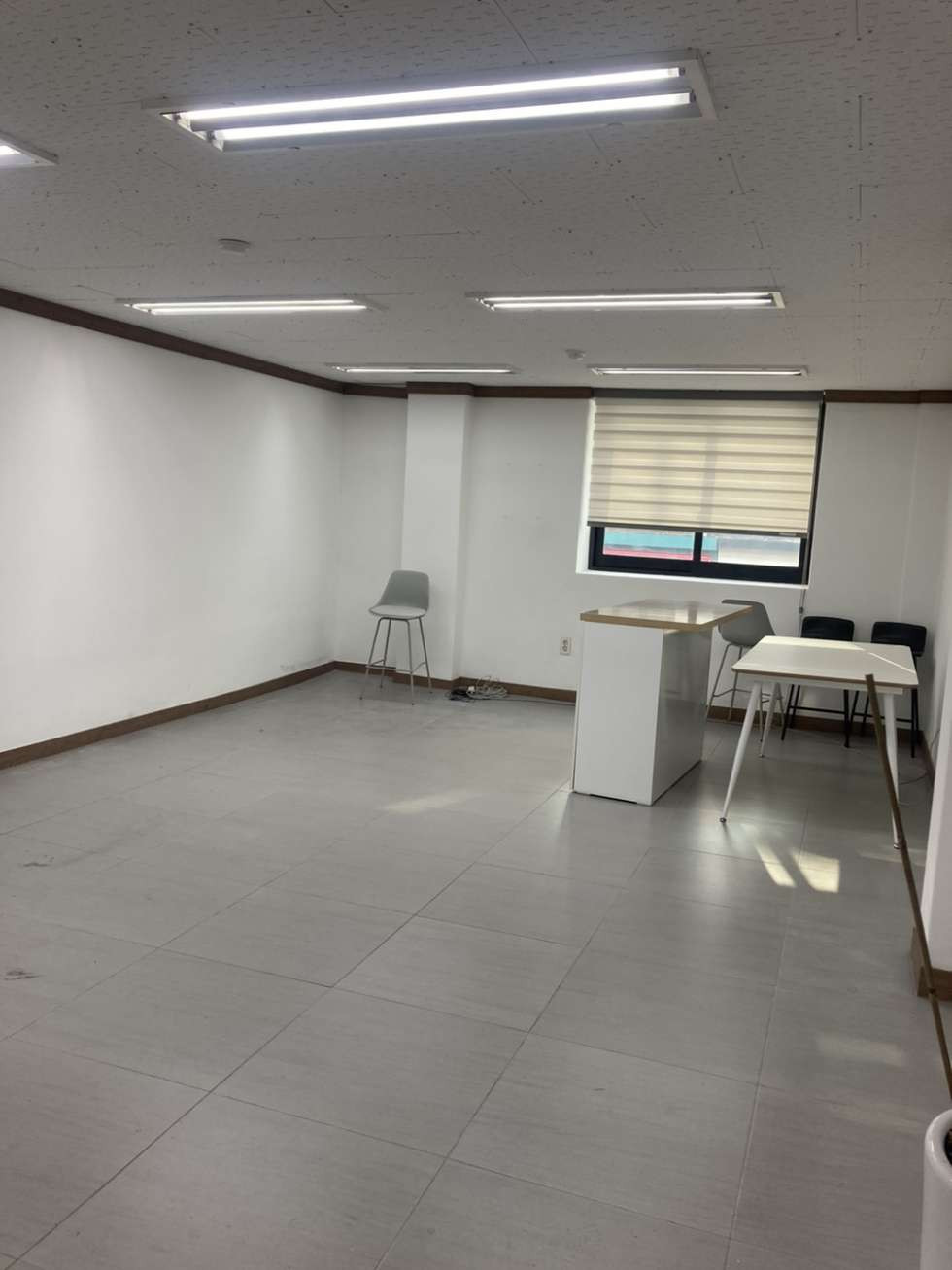 서울 성동구 성수동2가 성수역 초역세권 2층 상가 사무실 내부상태 깨끗 월세 매물번호 10049 사진 4